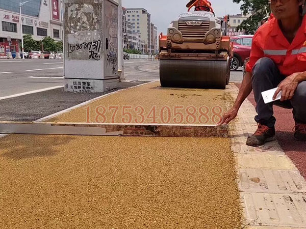 ���ڲ�ɫ���ེ����